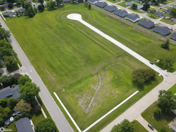 110 13th AVE, Grinnell, IA 50112