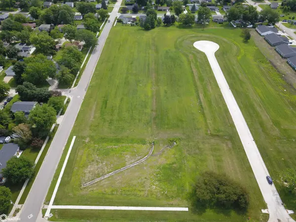 106 13th AVE, Grinnell, IA 50112