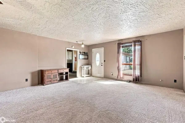 15287 Highway 92, Sigourney, IA 52591