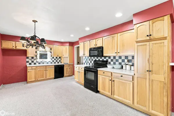 15287 Highway 92, Sigourney, IA 52591