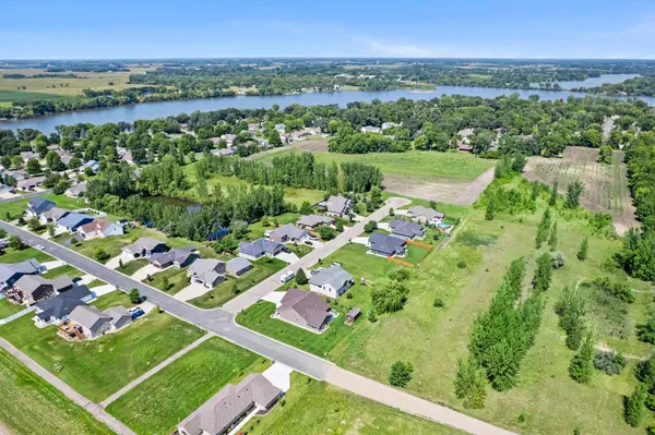 820 Willow DR, Hutchinson, MN 55350