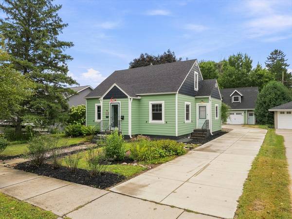 809 1st ST W, Northfield, MN 55057