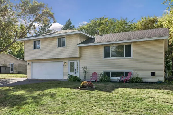 6509 Edgemont BLVD N, Brooklyn Park, MN 55428