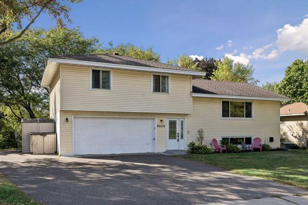 6509 Edgemont BLVD N, Brooklyn Park, MN 55428