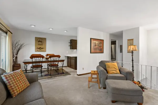 1177 Timbershore LN, Eagan, MN 55123