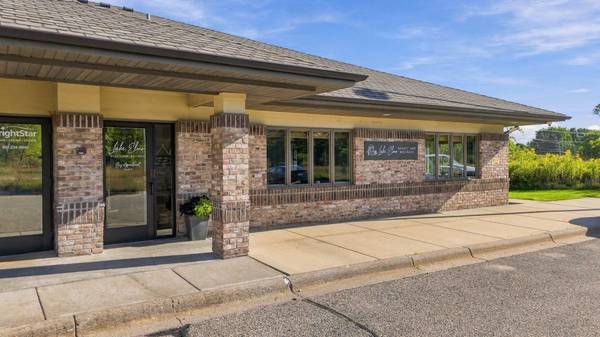 8955 33rd ST N, Lake Elmo, MN 55042