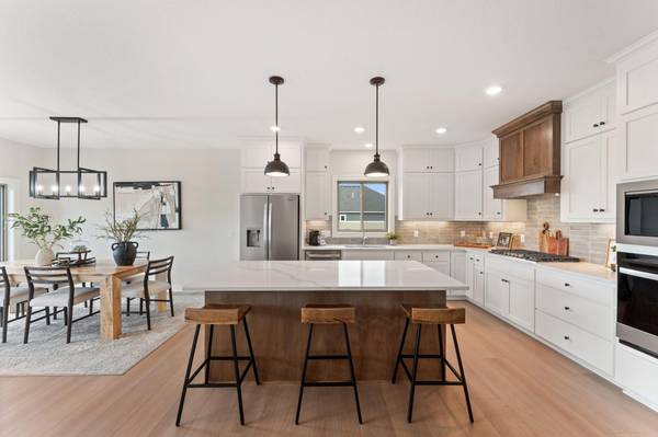 17779 Ellsworth DR, Lakeville, MN 55044