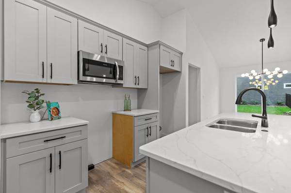 N9016 SOUTHTOWNE DR, Menasha, WI 54952