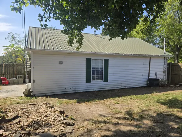 474 High St #E, Mc Ewen, TN 37101