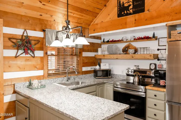 1655 S Mountain View Road, Sevierville, TN 37876