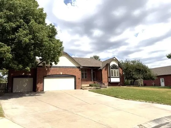 328 Campus Ct, North Newton, KS 67117