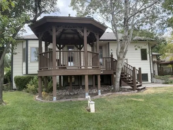 328 Campus Ct, North Newton, KS 67117