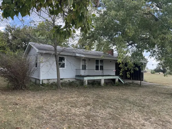 18533 Maple ST, Preston, MO 65732