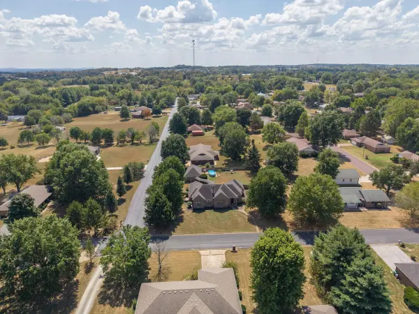 1302 E 13th ST, Mountain Grove, MO 65711