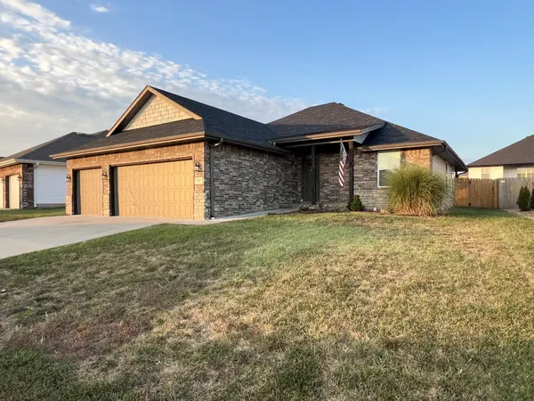 813 S Ridgemont DR, Nixa, MO 65714