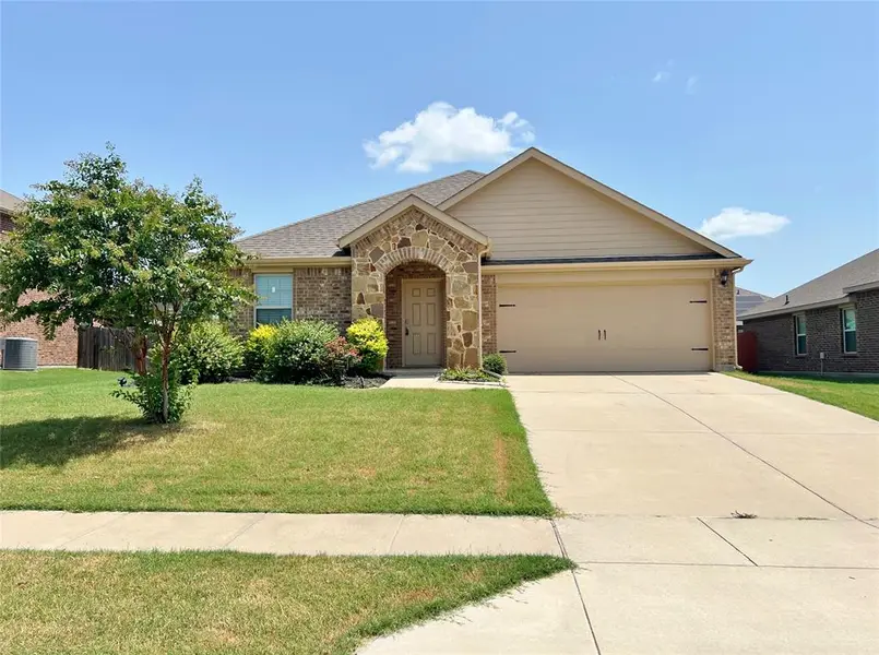 222 Thoroughbred Street, Waxahachie, TX 75165
