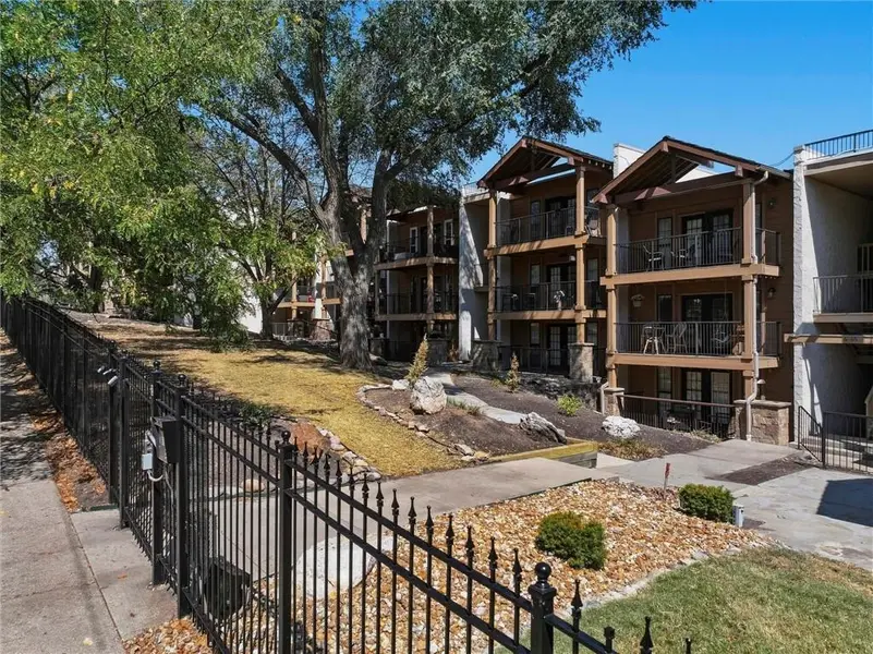 4727 Jarboe ST #41, Kansas City, MO 64112