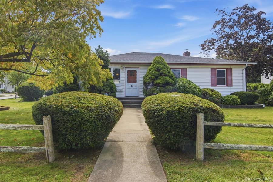 439 9th ST, West Babylon, NY 11704