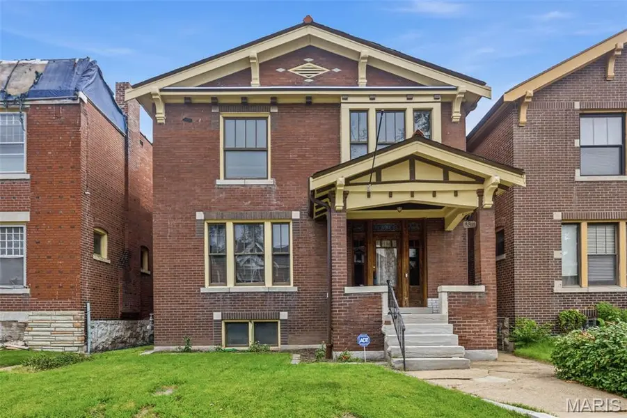 5911 Degiverville AVE, St Louis, MO 63112