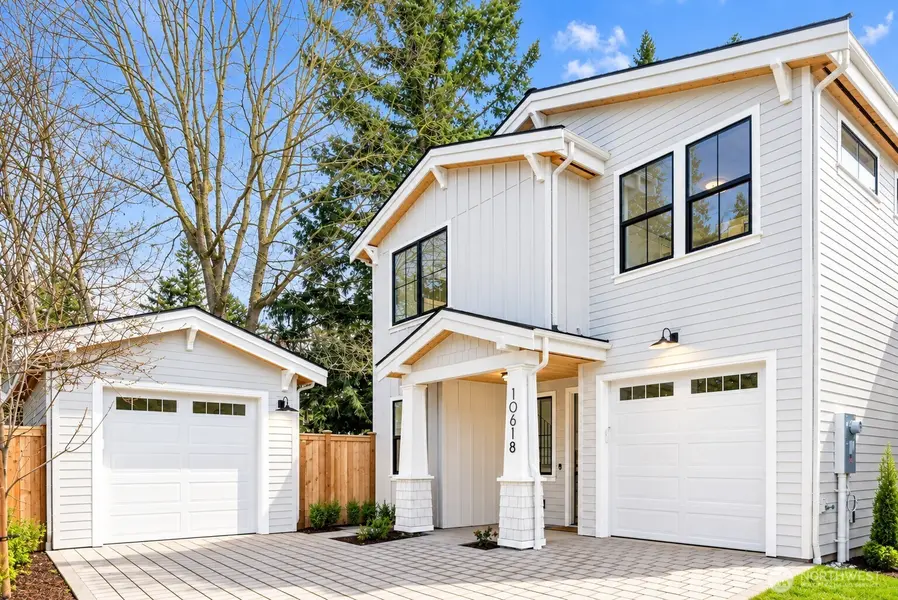 10618 NE 54th LN, Kirkland, WA 98033