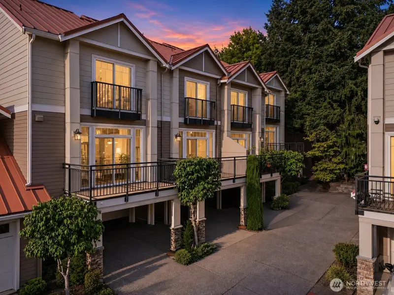 12721 SE 41st PL #214, Bellevue, WA 98006