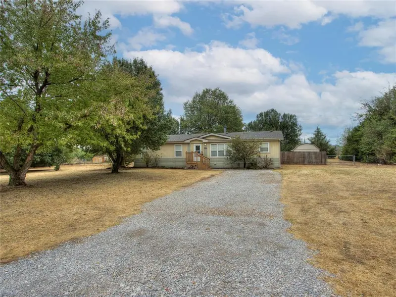 12408 SW 28th ST, Yukon, OK 73099
