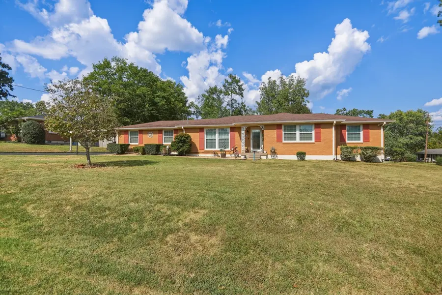 110 La Bar Dr, Hendersonville, TN 37075