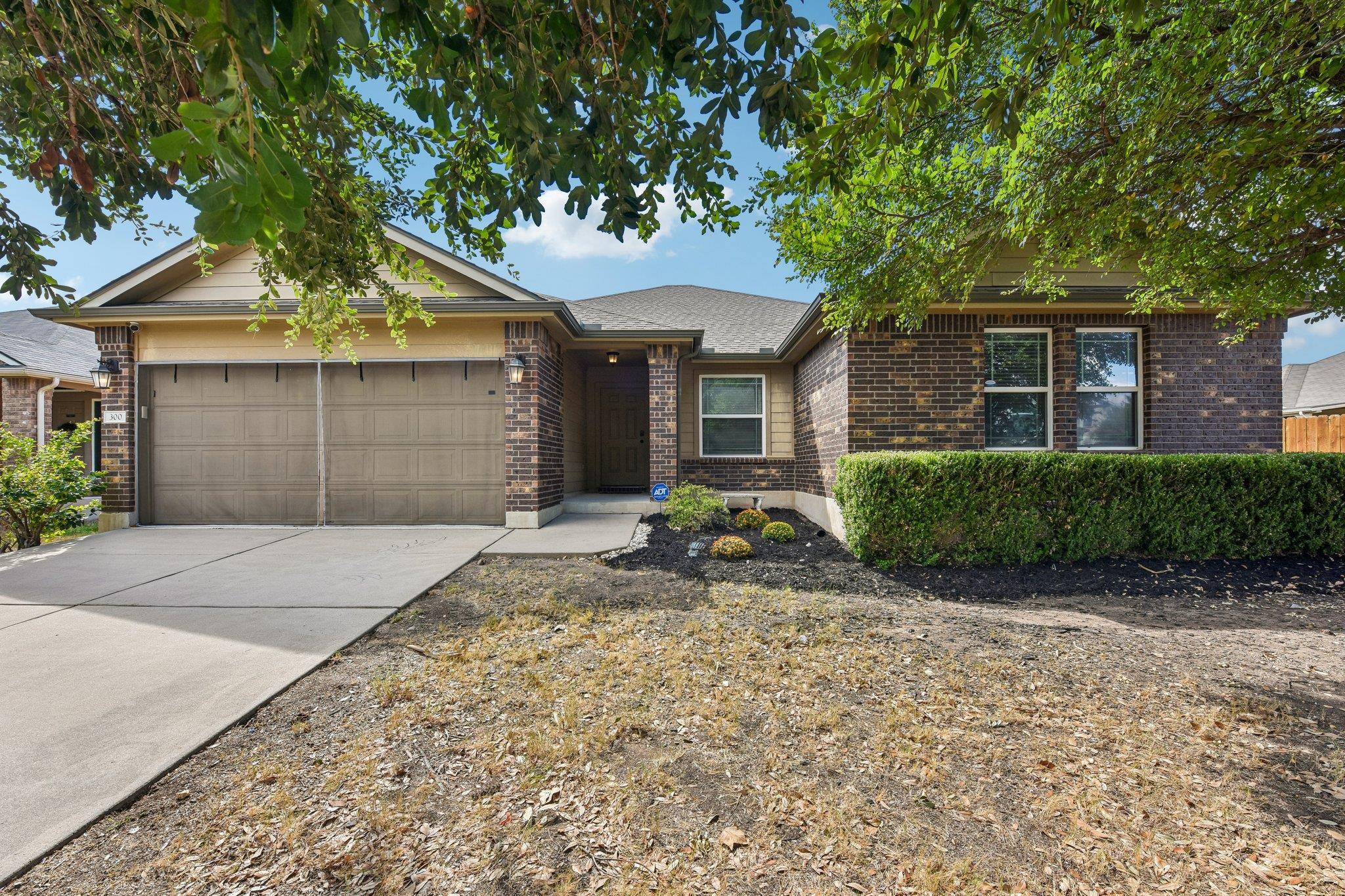 300 Hendelson LN, Hutto, TX 78634
