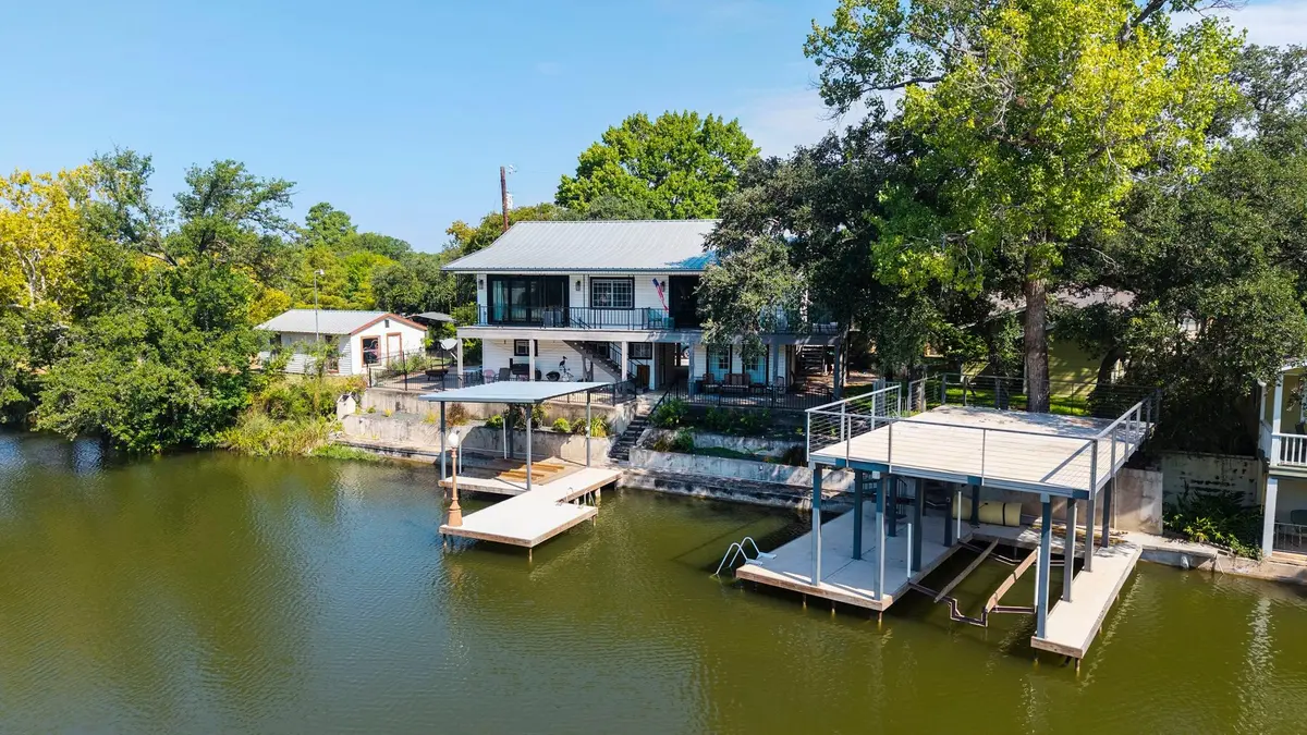 1517 County Road 132a RD, Kingsland, TX 78639