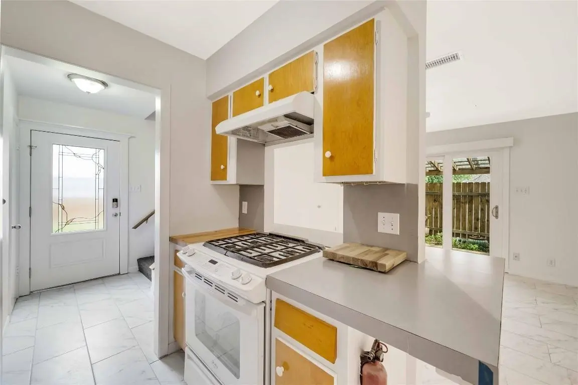 2806 Skyway CIR #101, Austin, TX 78704