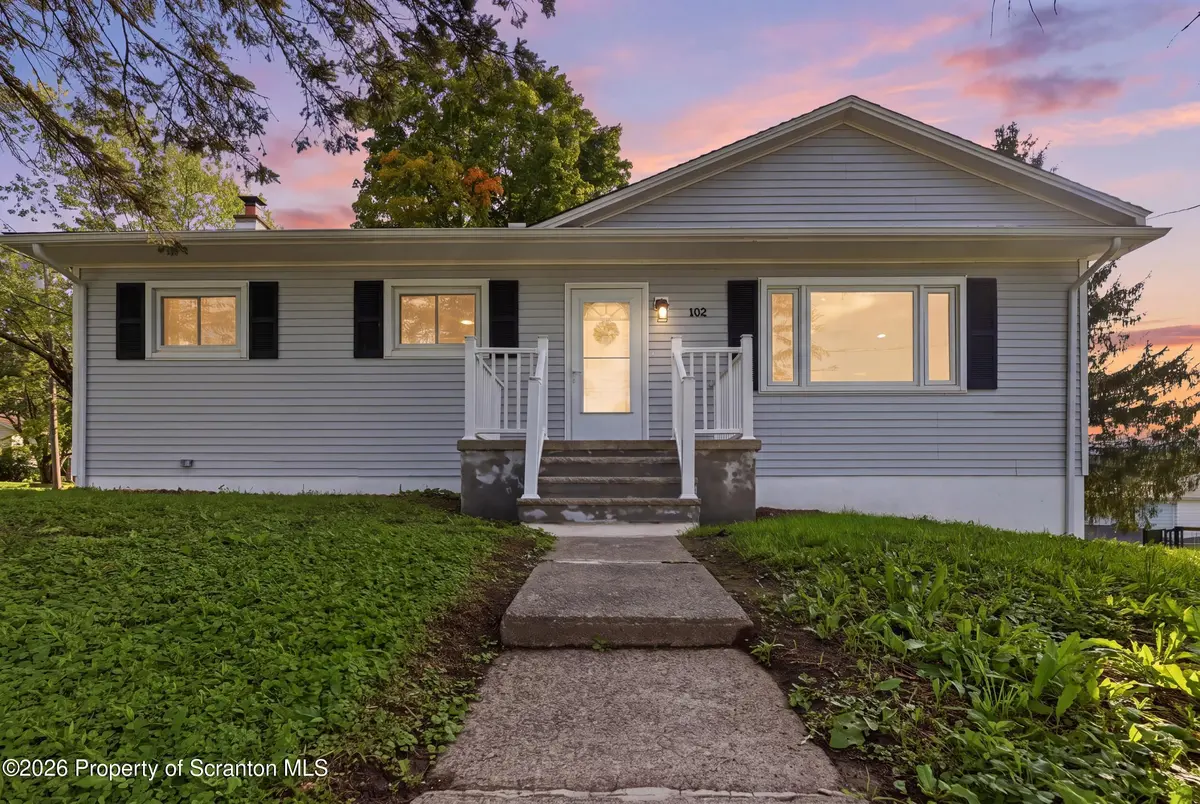 102 Division ST, Greenfield Twp, PA 18407