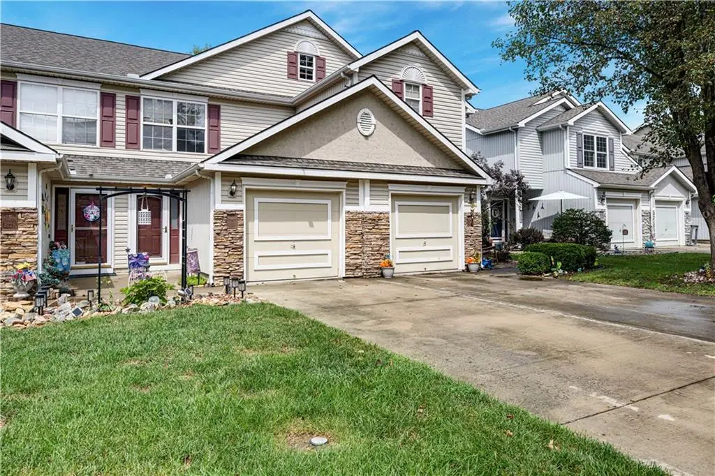 3223 SW Shadow Brook DR, Blue Springs, MO 64015