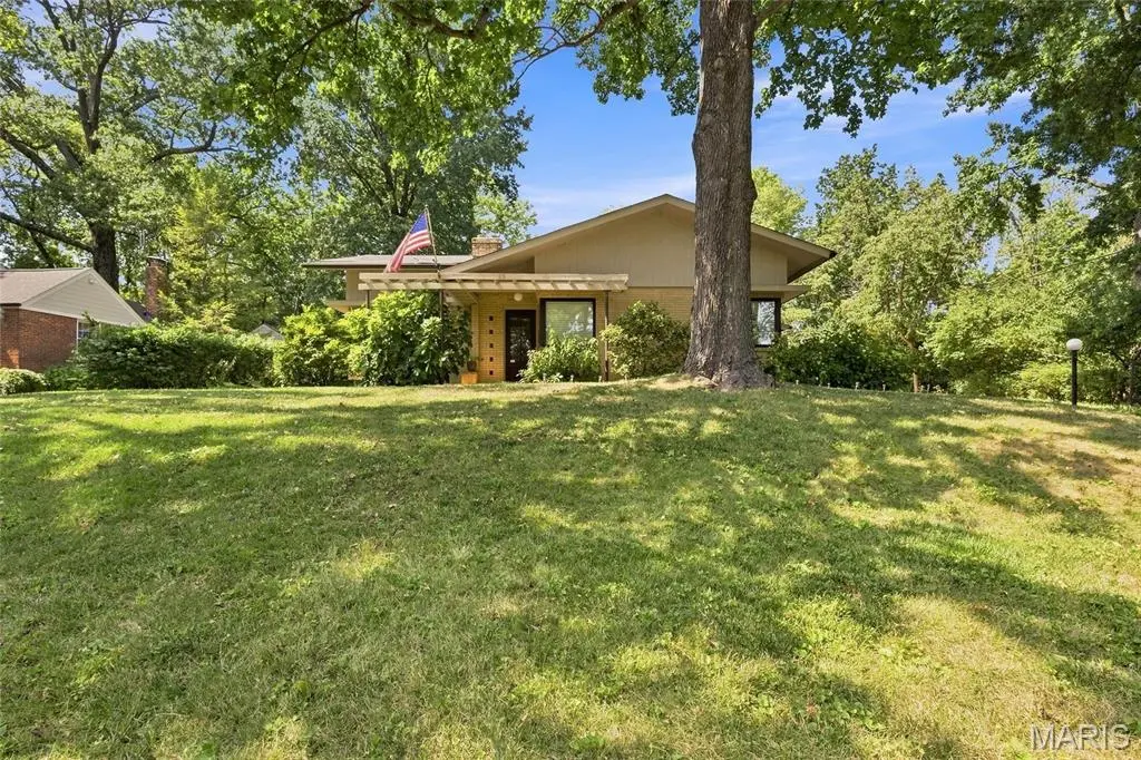 23 Devon RD, Glendale, MO 63122