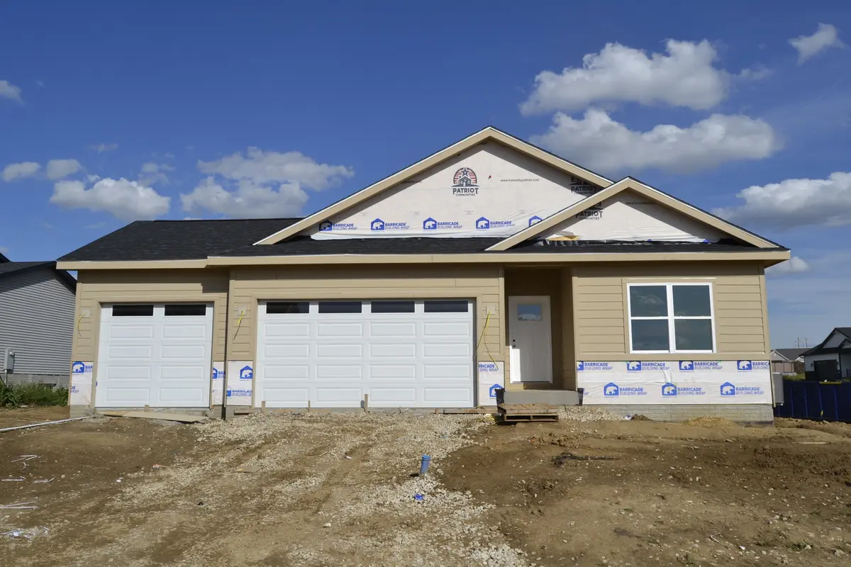 6107 Belle CT, Davenport, IA 52807