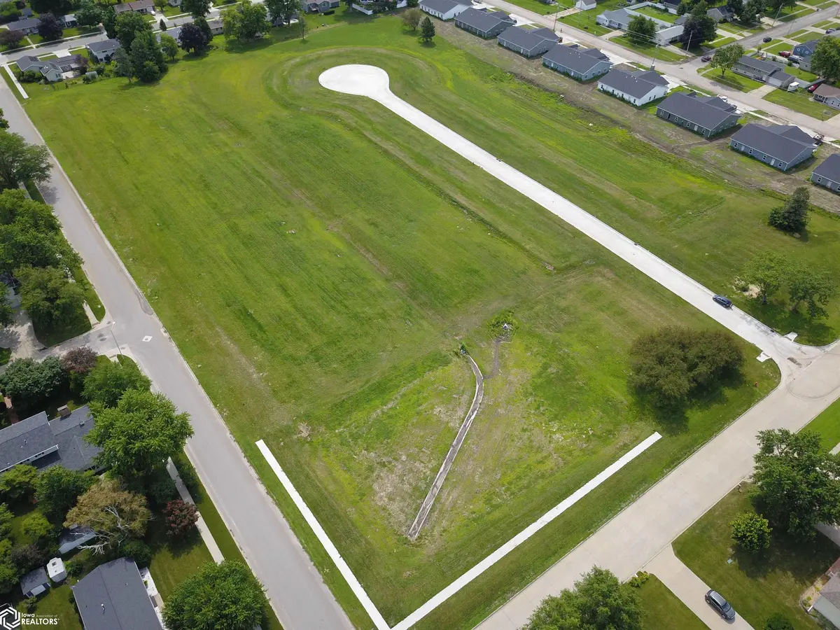 105 Billy Robinson CT, Grinnell, IA 50112