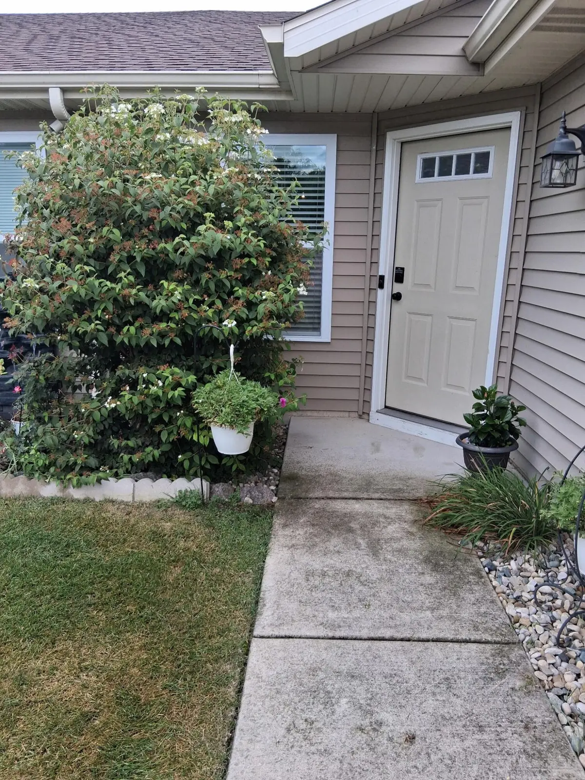 60 Polly Lane, Hobart, IN 46342