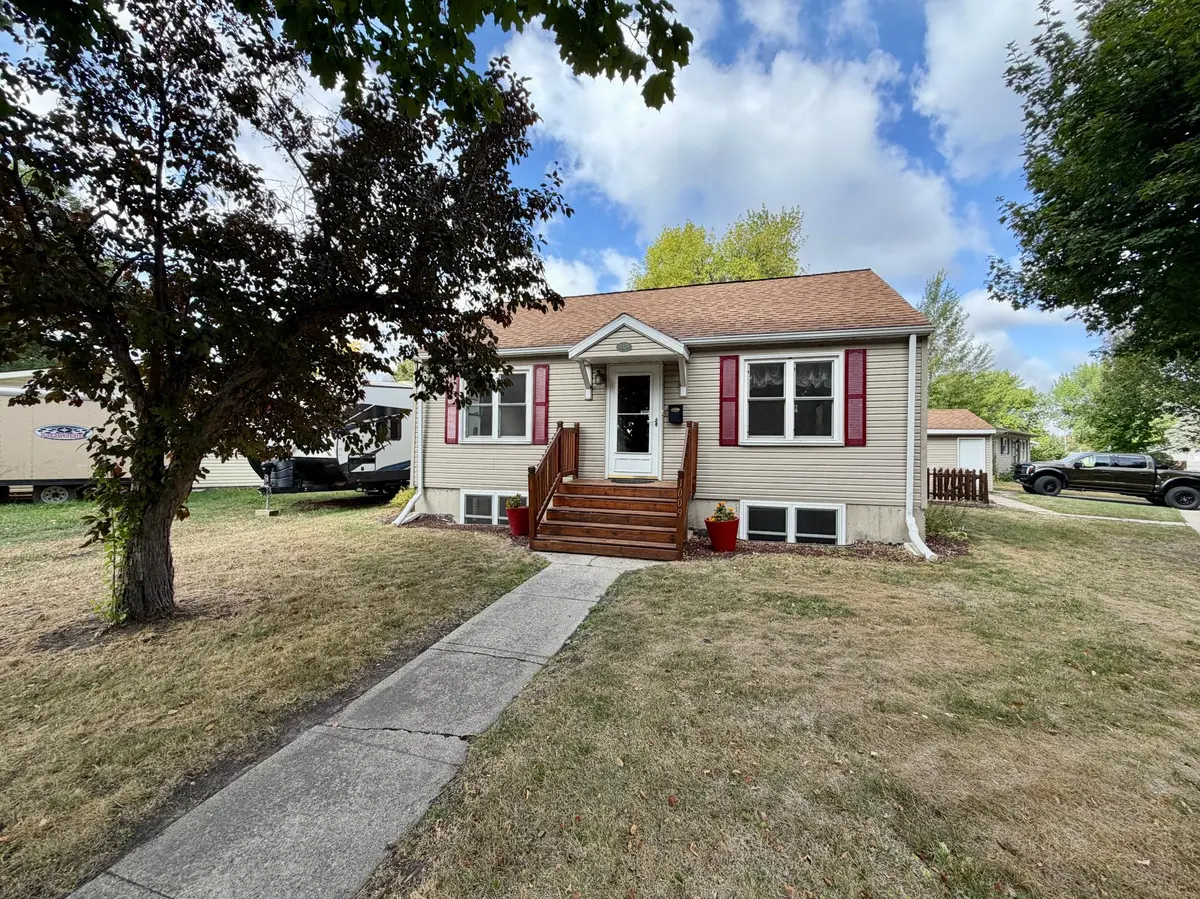 1009 19th ST N, Moorhead, MN 56560