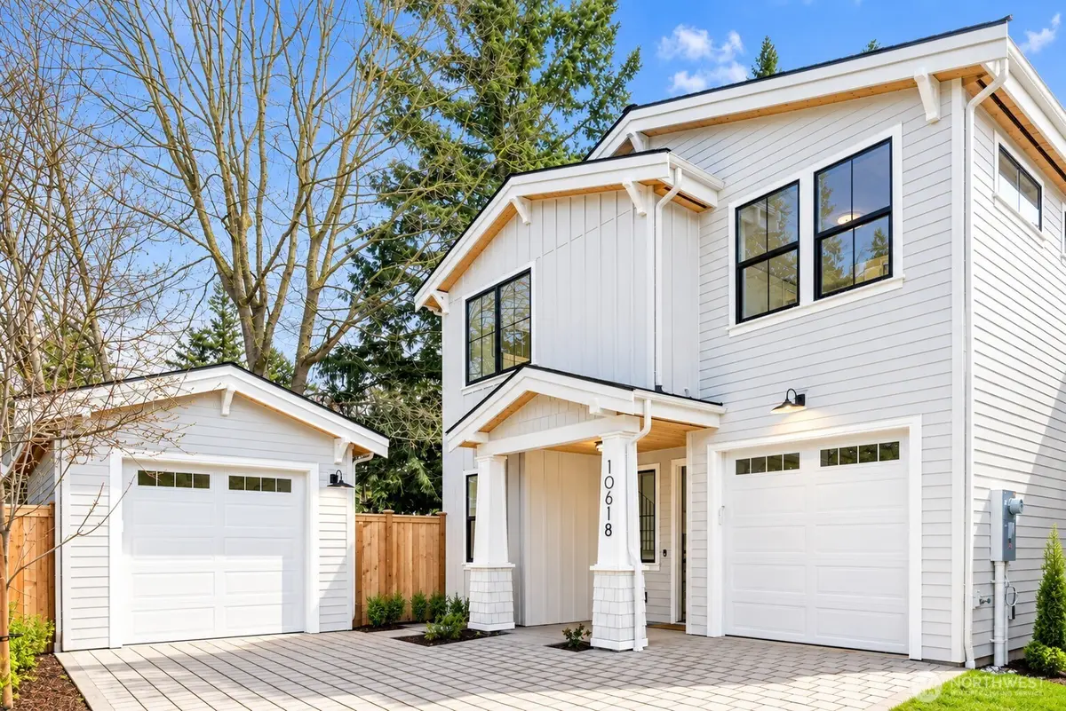 10618 NE 54th LN, Kirkland, WA 98033