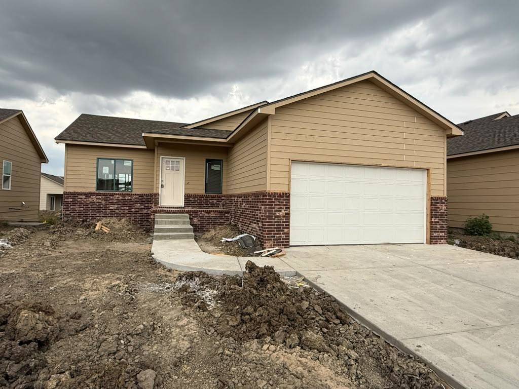 8979 N Joshua St, Bel Aire, KS 67226