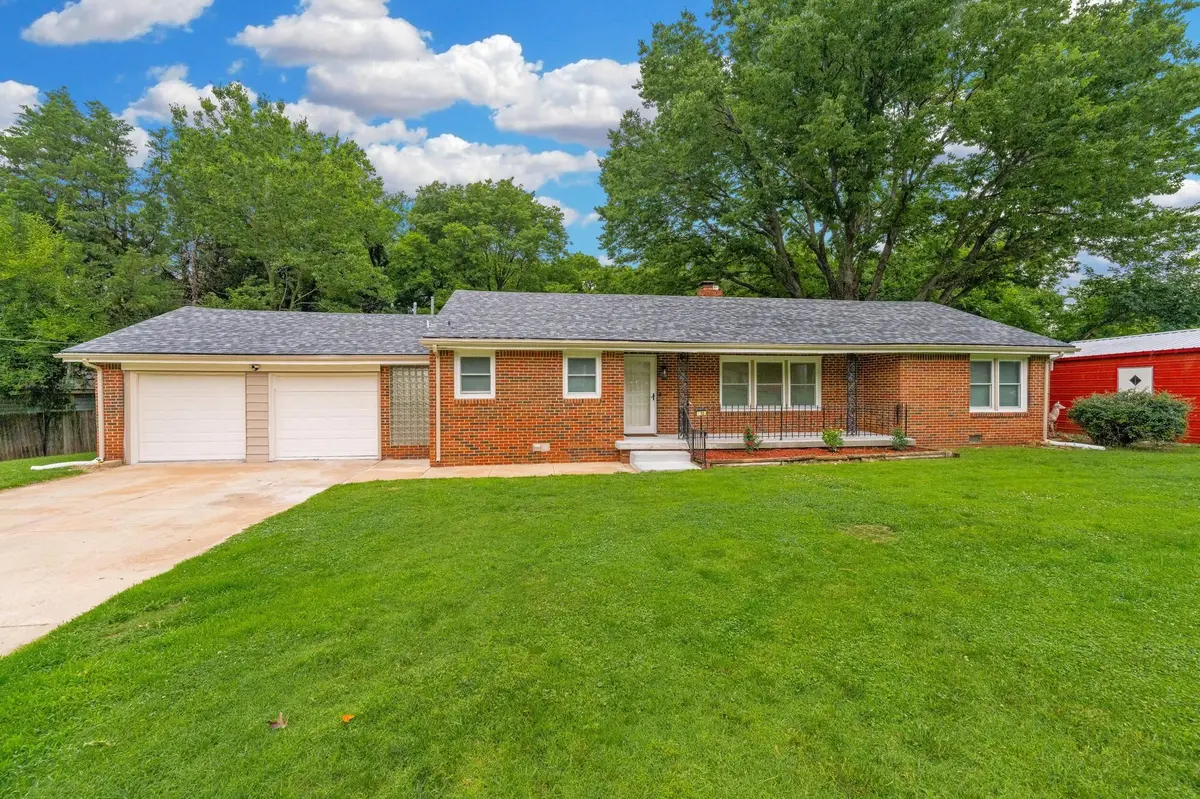 3430 E Crystal St, Wichita, KS 67216