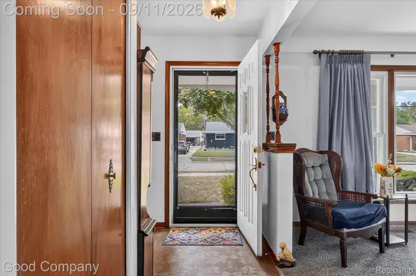 326 N Manitou AVE, Clawson, MI 48017