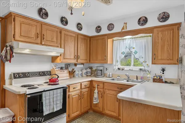 326 N Manitou AVE, Clawson, MI 48017