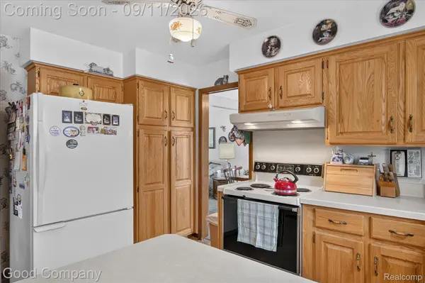 326 N Manitou AVE, Clawson, MI 48017