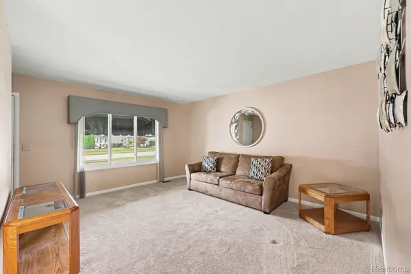 31694 Cindy, Fraser, MI 48026
