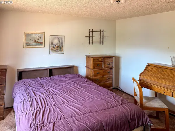 226 CHICKERING ST, Myrtle Creek, OR 97457