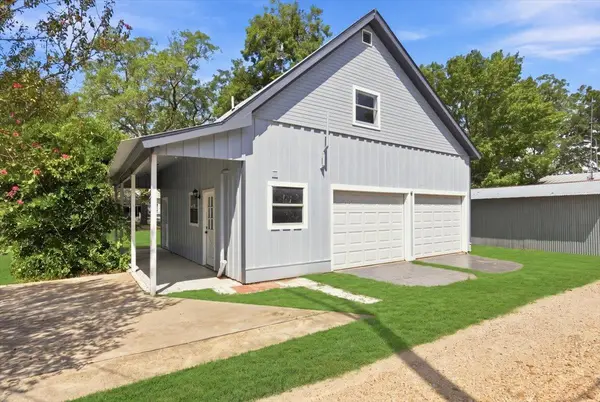 500 Ramona ST, Smithville, TX 78957