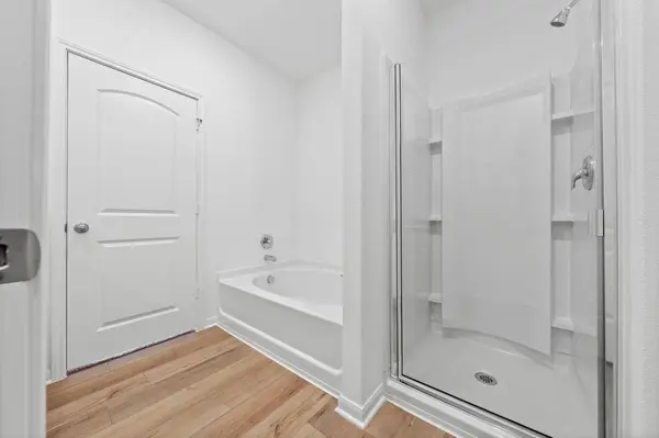 104 Captain Dooley LN, Jarrell, TX 76537