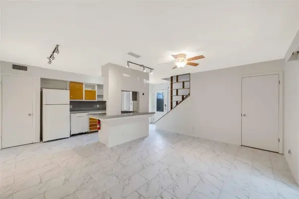 2806 Skyway CIR #101, Austin, TX 78704
