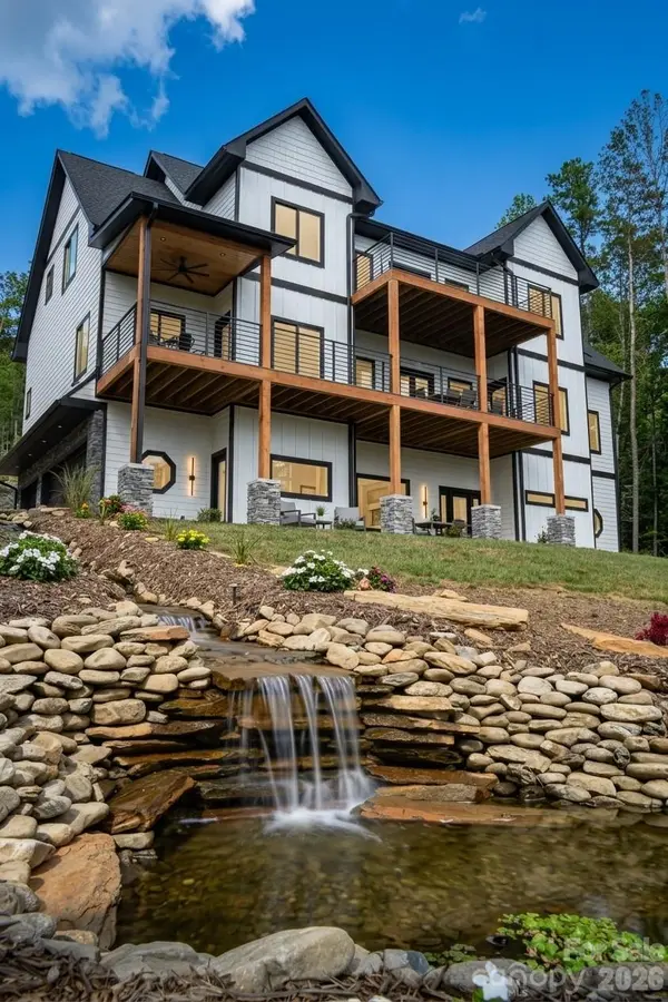 74 Jeranna RD, Mills River, NC 28759