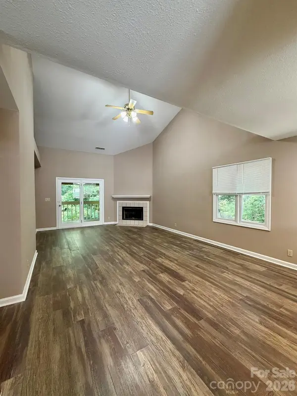 22 Willow Tree RUN, Asheville, NC 28803